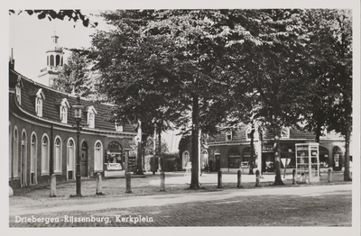 130516 Gezicht op het Kerkplein te Driebergen-Rijsenburg.